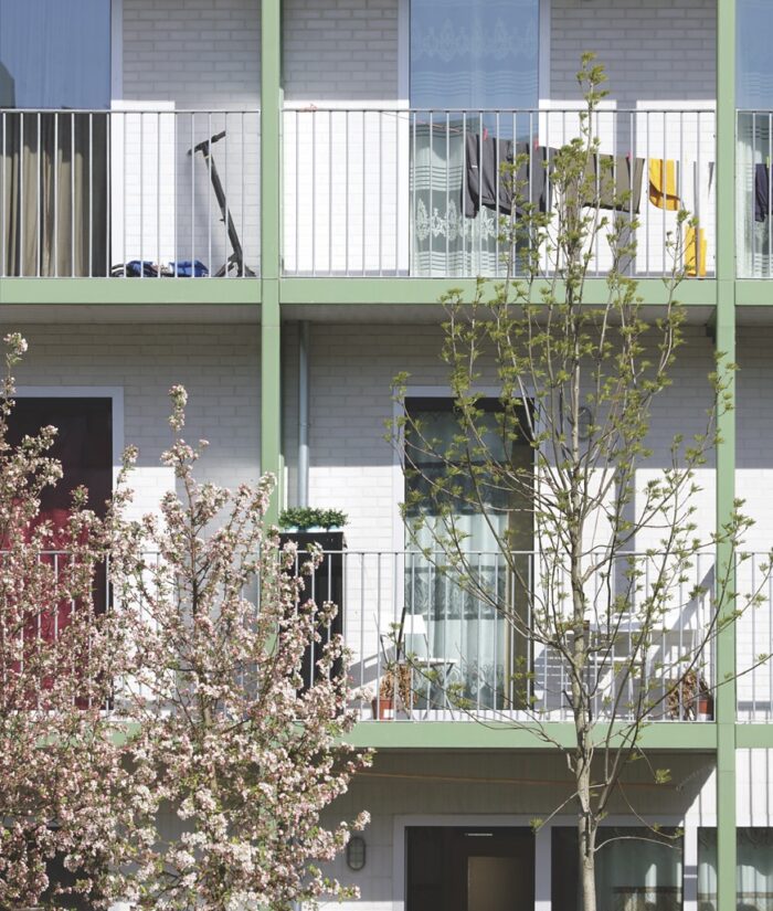 © FilipDujardin - Comme les appartements occupent plusieurs étages, ils ont également accès à plusieurs niveaux de terrasse jouxtant à la fois les espaces de vie et les chambres à coucher. L’ensemble est une joyeuse collection de lieux utilitaires et de stockage.