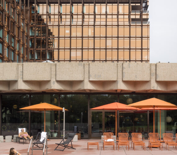 Bovenbouw – Caruso St John – DDS+ – MAO, Royale Belge, Watermael-Boitsfort, 2023 © Stijn Bollaert