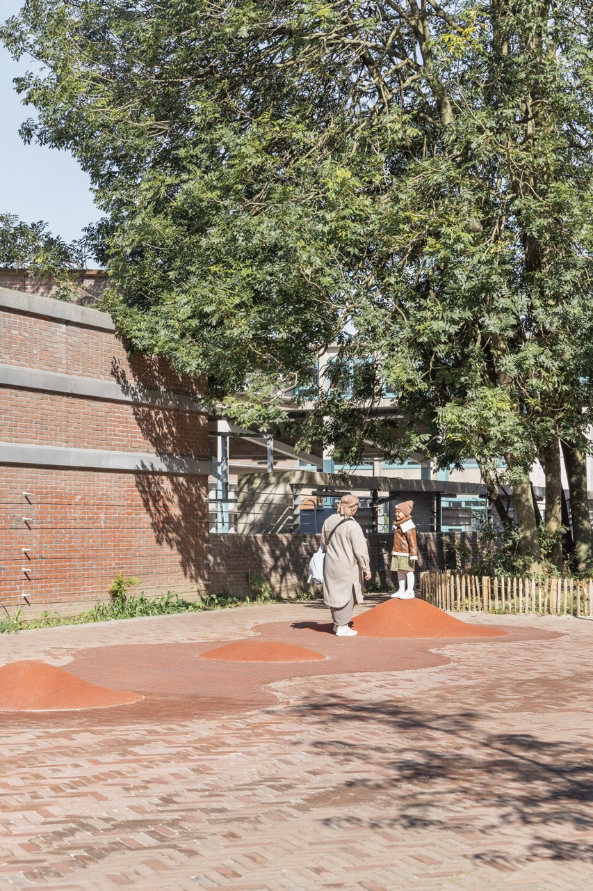 Act. (Studio Thomas Willemse & Émilie Bechet), Klavertje Vier, Bruxelles, 2024 © Corentin Haubruge