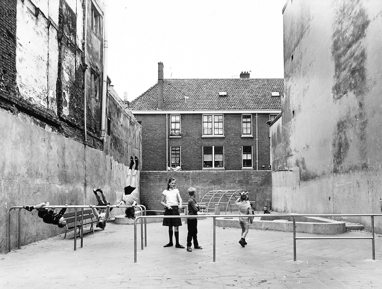 Aldo van Eyck, Dijkstraat, Amsterdam (NL), 1954 © Archive Aldo – Hannie van Eyck Foundation